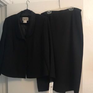 Beautiful Plaza South 2 piece black suit